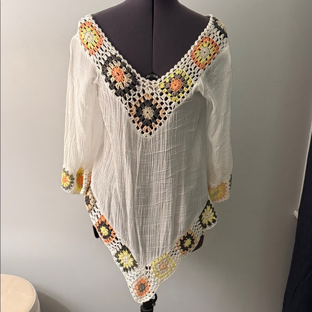 Source Unknown Floral Crochet Accent Blouse